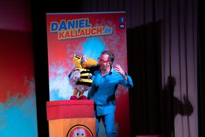 Daniel Kallauch mit Spaßvogel Willibald